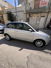Lancia Ypsilon argento