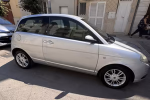 Lancia Ypsilon argento