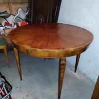 Tavolo rotondo intarsiato