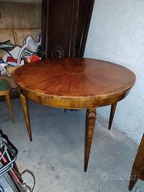 Tavolo rotondo intarsiato