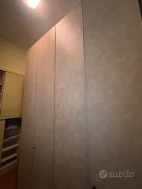 armadio molto ampio rivestito