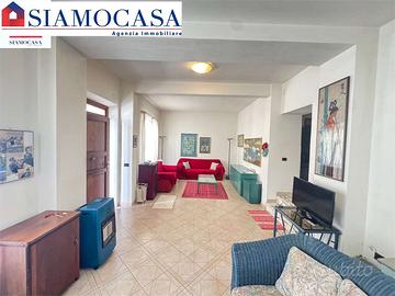 Casa di circa 250 mq, in buono stato, con giardino