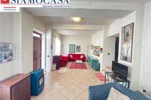 Casa di circa 250 mq, in buono stato, con giardino
