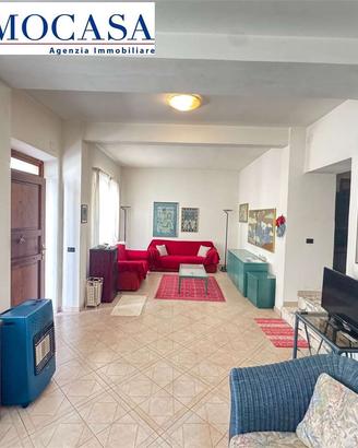 Casa di circa 250 mq, in buono stato, con giardino