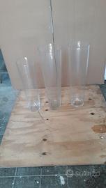 Tre vasi alti in vetro