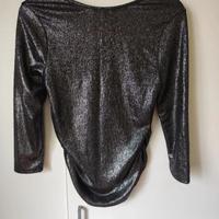 Blusa argentata e nera