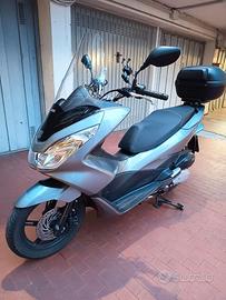 Honda PCX 150 Bauletto parabrezza ammortizzatori
