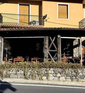 Attività / Licenza di 186 m² con 3 locali a Garlen