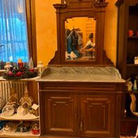 Cassettiera con specchio