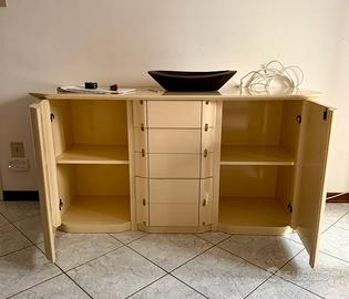 Mobile credenza