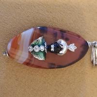 Pendente in pietra corniola con moretto in argento