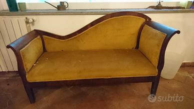 Divanetto chaise longue vintage in legno e velluto