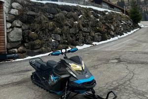 Motoslitta Ski-doo turbo r