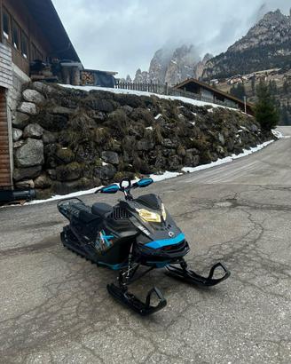 Motoslitta Ski-doo turbo r