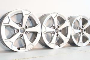 4 Cerchi Originali Q3 - 17" + Spedizione Gratis