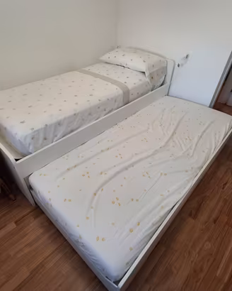 Struttura letto e 1 materasso