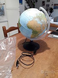 mappamondo nuovo con luce