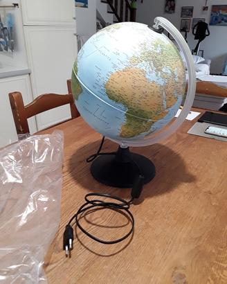 mappamondo nuovo con luce