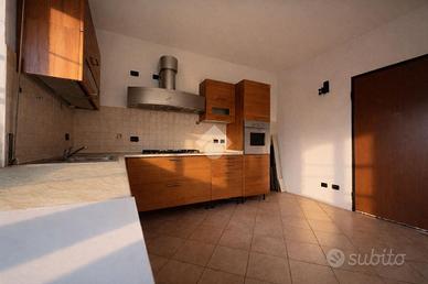 2 LOCALI A ROMENTINO