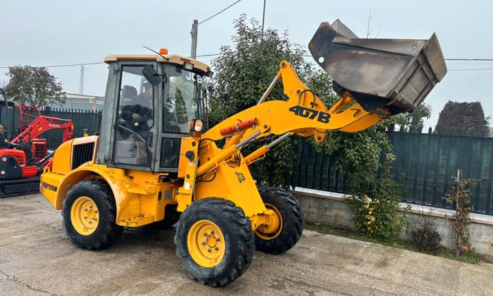 P137 Pala gommata JCB 407 B