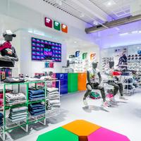 ARREDI STIGLIATURA NEGOZIO ABBIGLIAMENTO