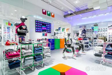 ARREDI STIGLIATURA NEGOZIO ABBIGLIAMENTO