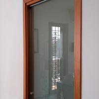 Porta scorrevole  in vetro temperato satinato 