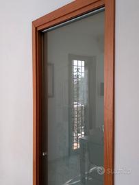 Porta scorrevole  in vetro temperato satinato 