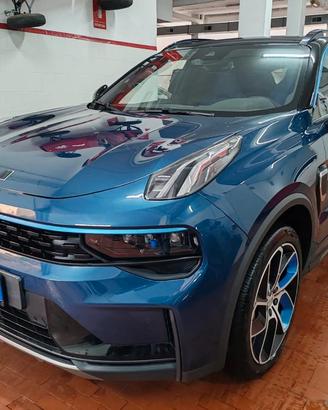 Lynk & Co 01 1.5 phev auto