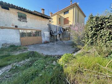 Casa indipendente di 269 m² con più di 5 locali a 