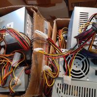 40 alimentatori per pc fissi fino a 500W in blocco