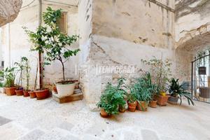 NOVITÀ: Dimora in pietra nel centro storico, ristr
