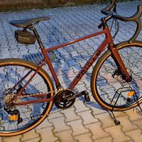Bicicletta gravel triban 520