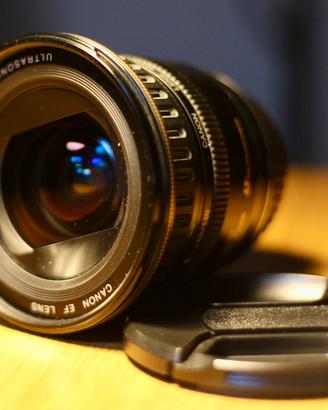 Canon EF 20-35 3.5-4.5