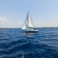 Barca a vela pronta a navigare