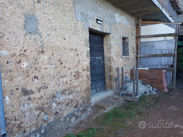 Locale C/2 con terreno