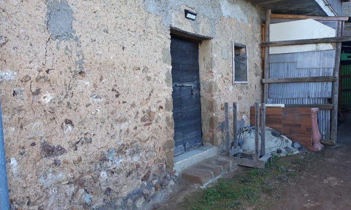 Locale C/2 con terreno