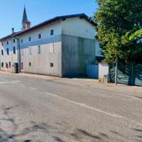 CASA TRICAMERE: ampia metratura e contesto rise...