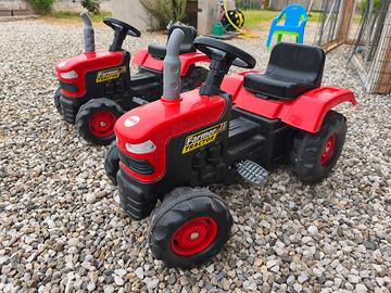 2 trattori a pedali marca Dolu