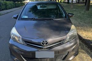 Toyota Yaris 1.0 5P Lounge del 2012 benzina grigia