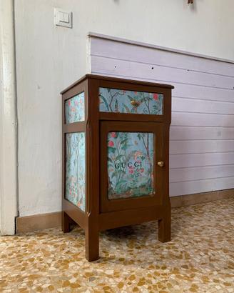 Mobiletto in decoupage