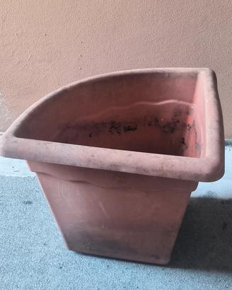 Vaso angolare per piante