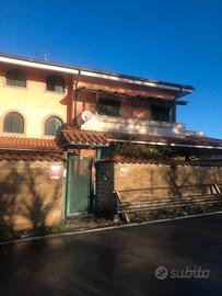 Mansarda arredata Acilia nei pressi stazione Metro