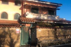 Mansarda arredata Acilia nei pressi stazione Metro