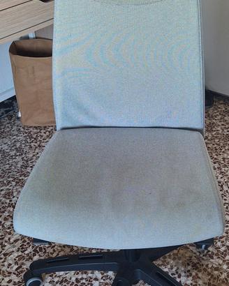 Sedia ufficio reclinabile grigio con  2 coprisedia