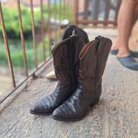 2 paia di stivali texani in coccodrillo e pitone