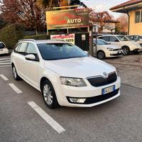 SKODA Octavia 1.6 TDI CR 105 CV DSG Wagon Elegan