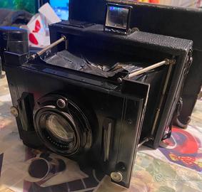 Antica macchina fotografica GOERZ con accessori