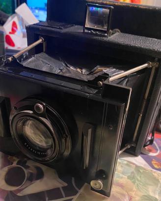 Antica macchina fotografica GOERZ con accessori