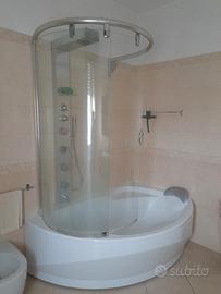 Vasca ad angolo con doccia